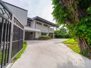For rent studio house in Khlong Toei, Bangkok