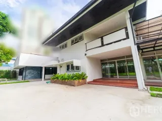 For rent studio house in Khlong Toei, Bangkok