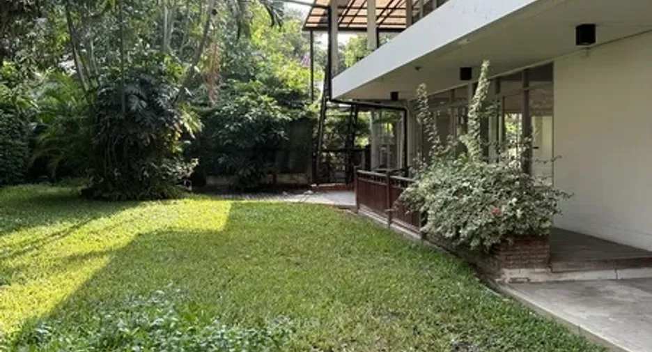 For rent studio house in Khlong Toei, Bangkok
