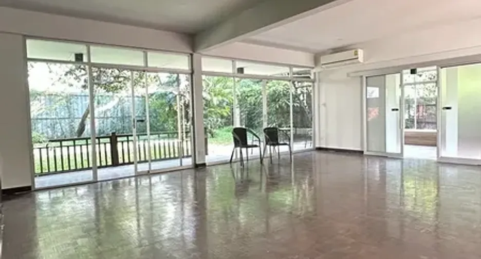 For rent studio house in Khlong Toei, Bangkok