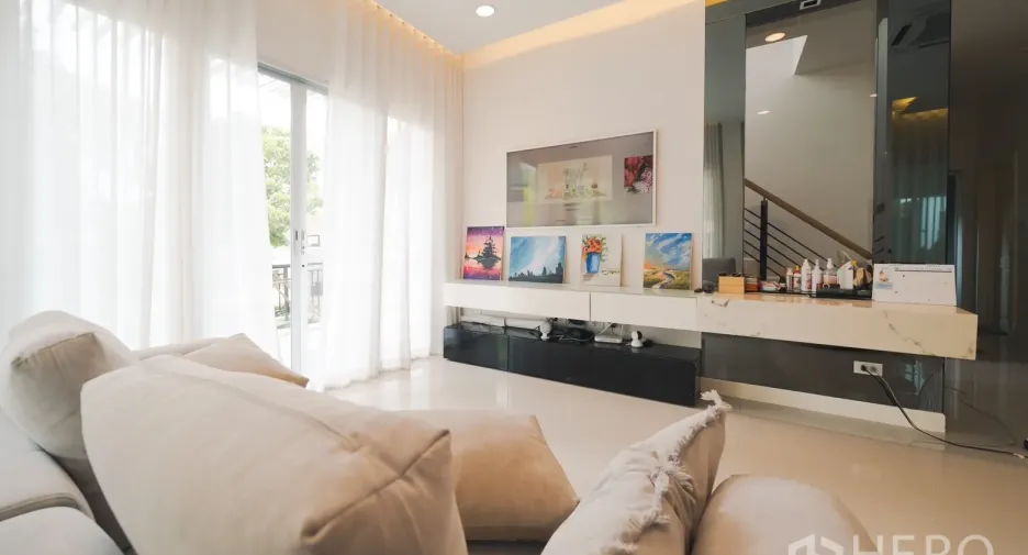 For rent and for sale 3 bedrooms house in Saphan Sung, Bangkok