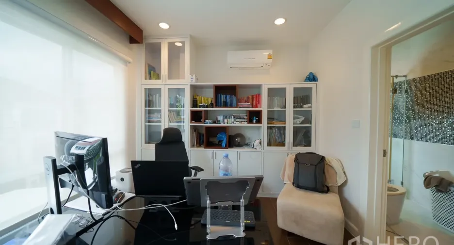 For rent and for sale 3 bedrooms house in Saphan Sung, Bangkok