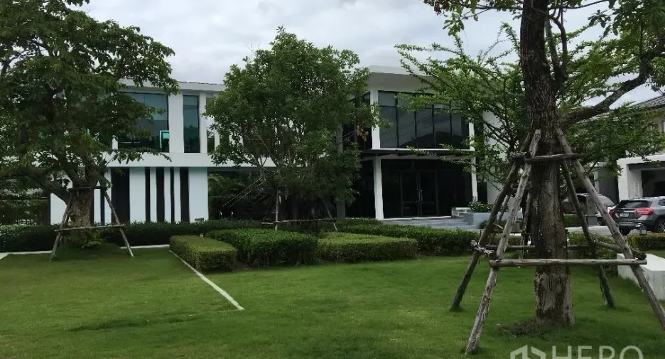 Casa en alquiler y en venta de 3 habitaciones en Bang Na, Bangkok