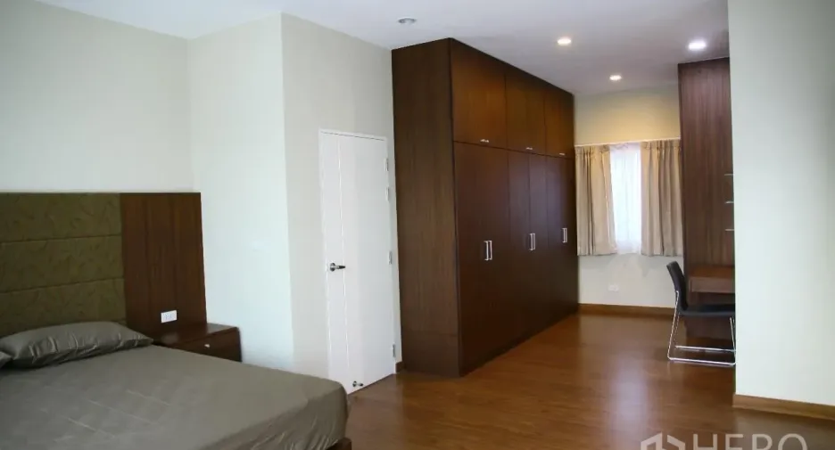 Casa en alquiler y en venta de 3 habitaciones en Bang Na, Bangkok
