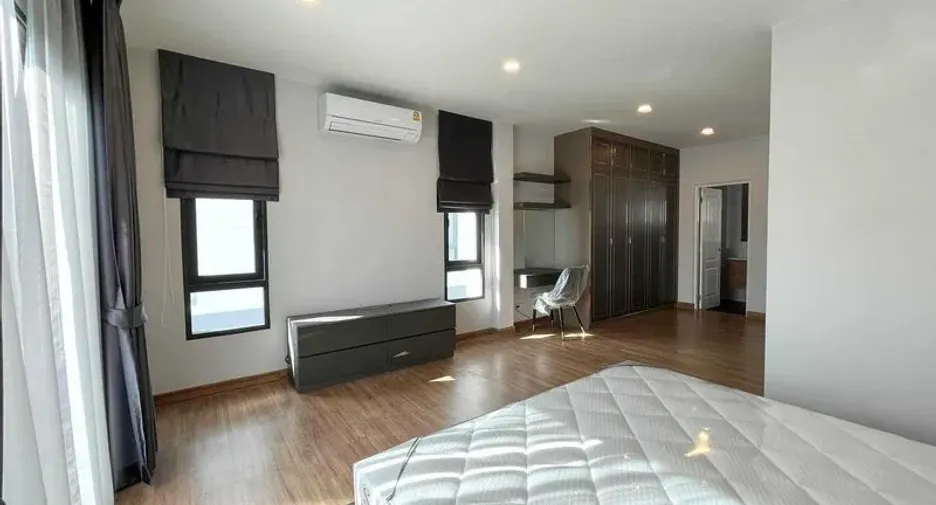 For rent 4 bedrooms house in Don Mueang, Bangkok