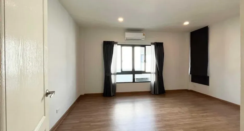 For rent 4 bedrooms house in Don Mueang, Bangkok