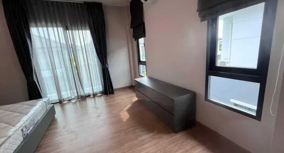 For rent 4 bedrooms house in Don Mueang, Bangkok