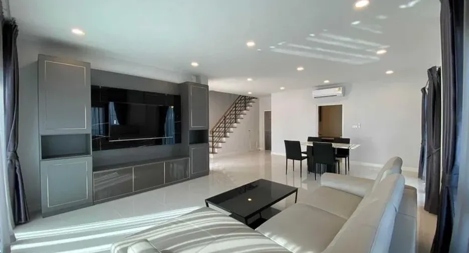 For rent 4 bedrooms house in Don Mueang, Bangkok