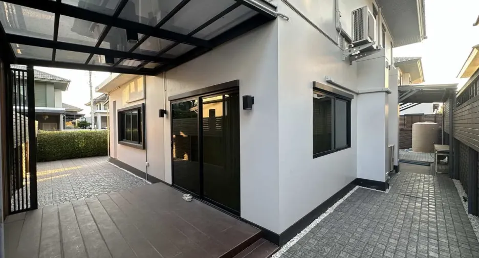 出租 和 出售 4 卧室 独立屋 在 Lam Luk Ka, Pathum Thani