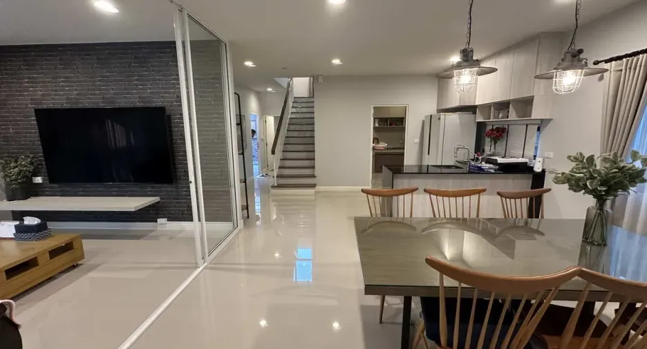 出租 和 出售 4 卧室 独立屋 在 Lam Luk Ka, Pathum Thani