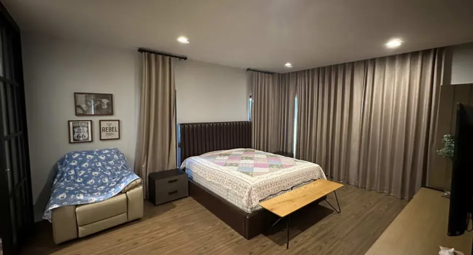 出租 和 出售 4 卧室 独立屋 在 Lam Luk Ka, Pathum Thani