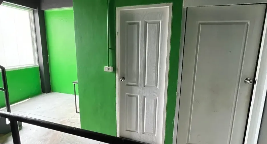 For rent retail Space in Watthana, Bangkok