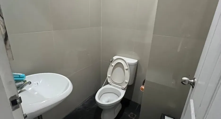 For rent retail Space in Watthana, Bangkok