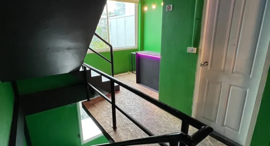 For rent retail Space in Watthana, Bangkok
