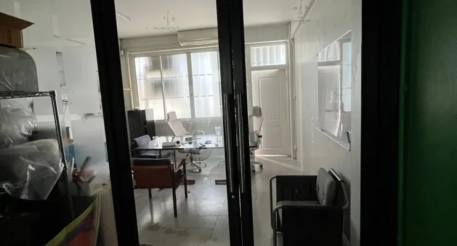 For rent retail Space in Watthana, Bangkok