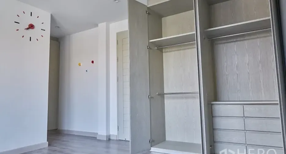 For rent 3 bedrooms townhouse in Watthana, Bangkok