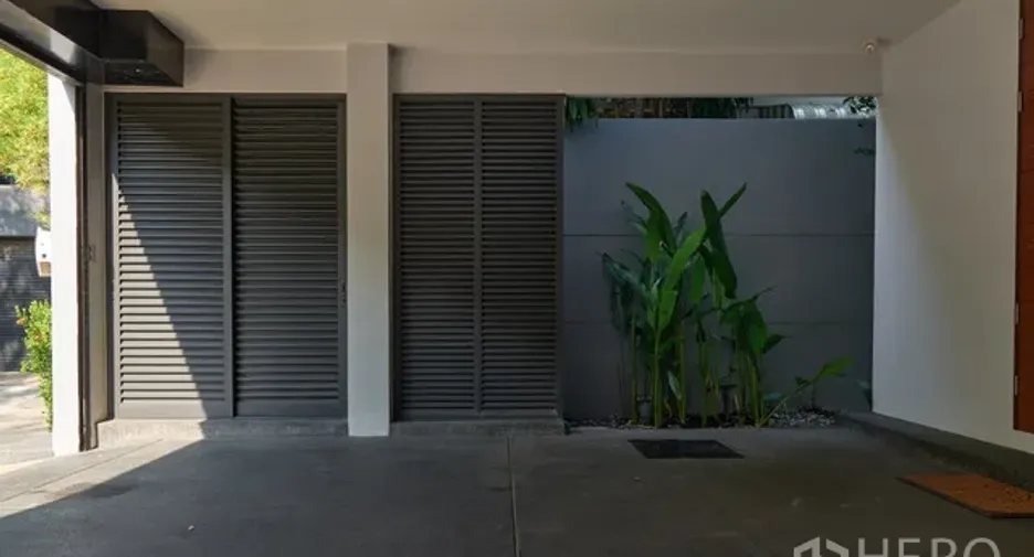 For rent 3 bedrooms townhouse in Watthana, Bangkok