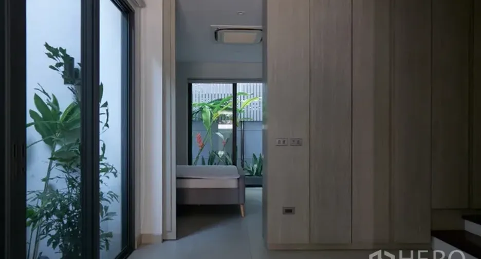 For rent 3 bedrooms townhouse in Watthana, Bangkok