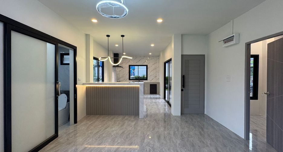 For sale 4 bedrooms house in Thalang, Phuket