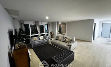 For rent 3 bedrooms condo in Watthana, Bangkok
