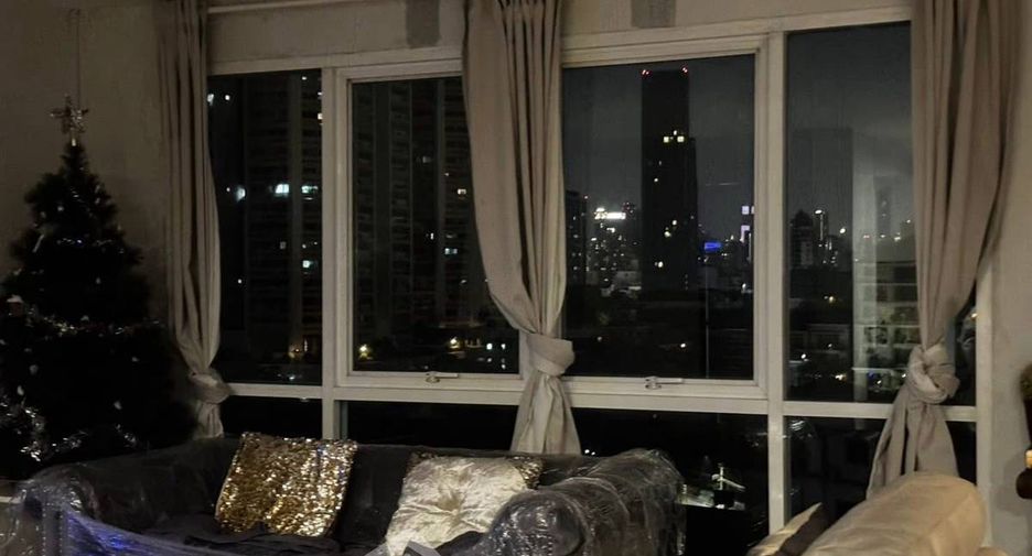 For rent 3 bedrooms condo in Watthana, Bangkok