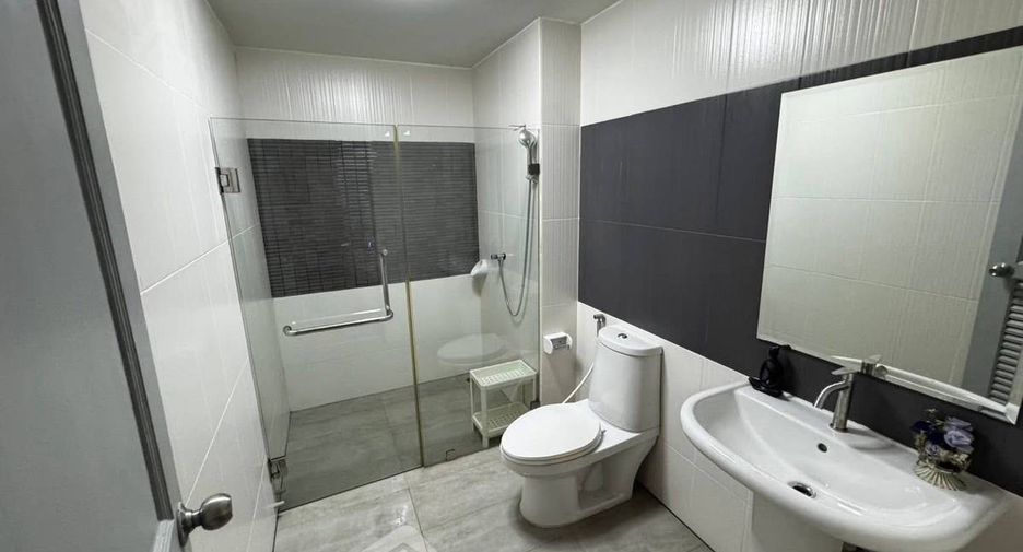 For rent 3 bedrooms condo in Watthana, Bangkok