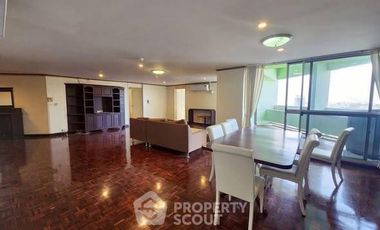 For rent 4 bedrooms condo in Watthana, Bangkok