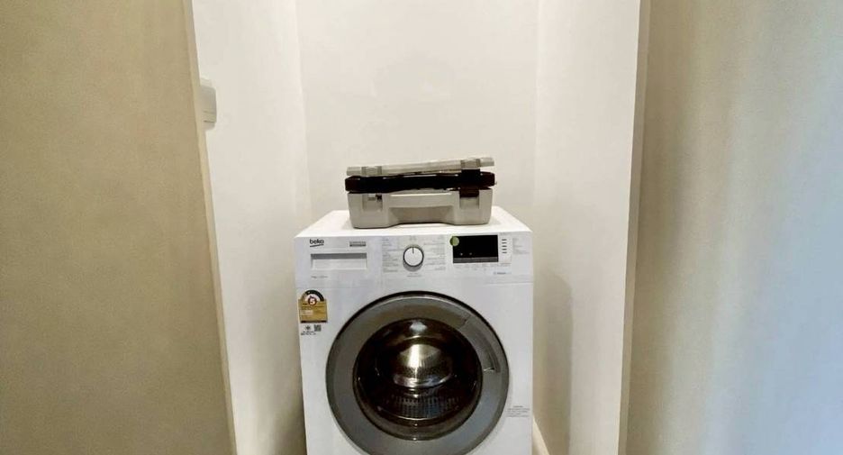 For rent 2 bedrooms condo in Huai Khwang, Bangkok