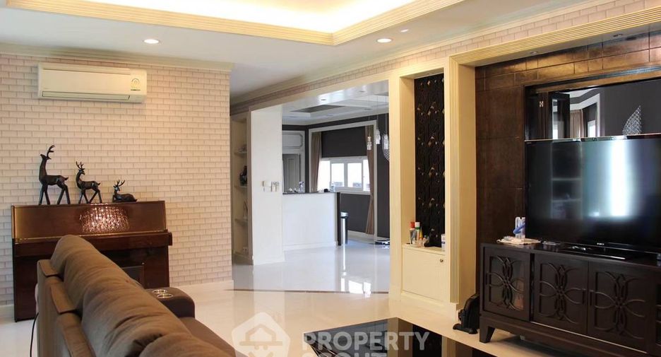 For sale 4 bedrooms house in Chom Thong, Bangkok