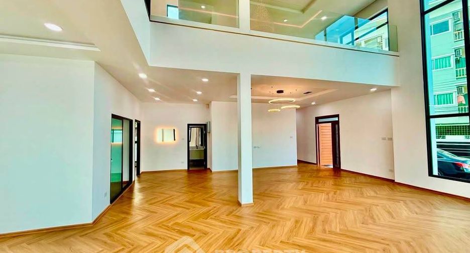 Продажа 4 спальни дом в Mueang Chon Buri, Чонбури