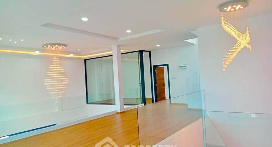 Продажа 4 спальни дом в Mueang Chon Buri, Чонбури