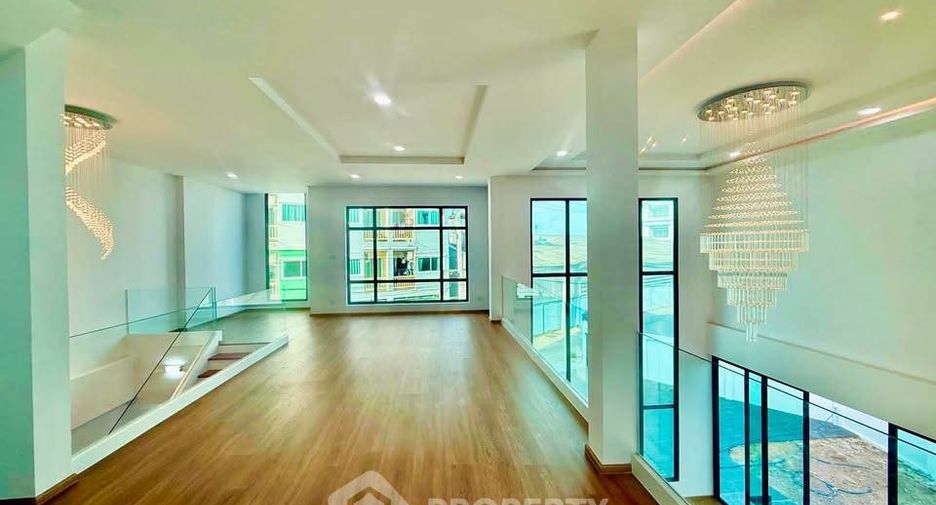Продажа 4 спальни дом в Mueang Chon Buri, Чонбури