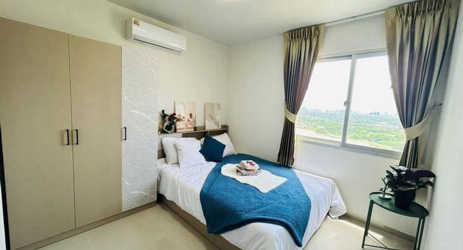 For rent 3 bedrooms condo in Yan Nawa, Bangkok