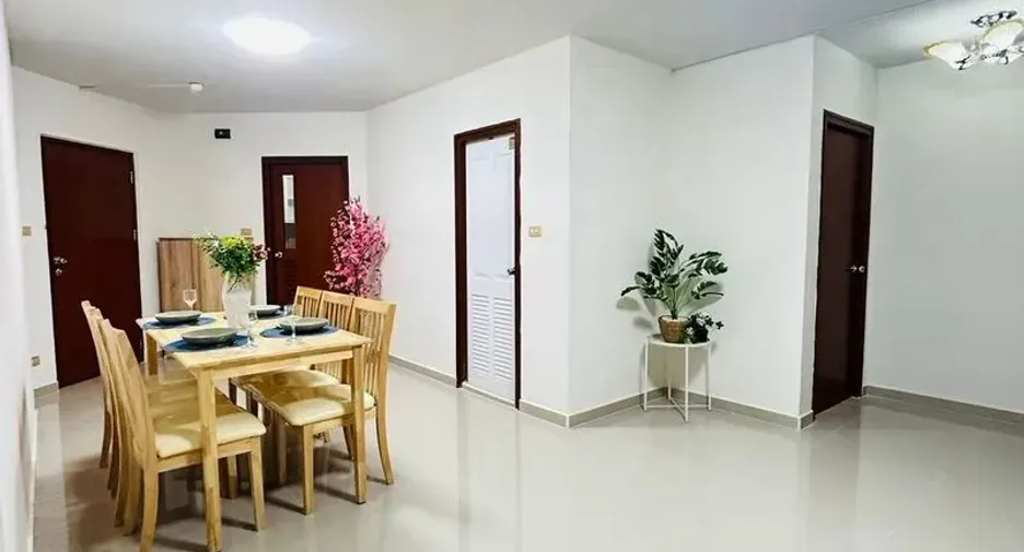 For rent 3 bedrooms condo in Yan Nawa, Bangkok