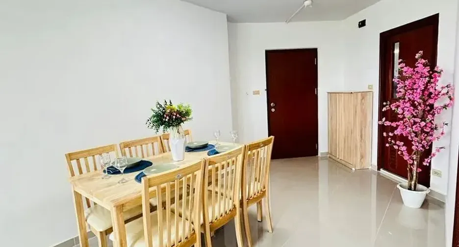 For rent 3 bedrooms condo in Yan Nawa, Bangkok