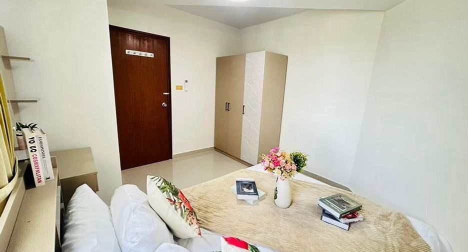 For rent 3 bedrooms condo in Yan Nawa, Bangkok