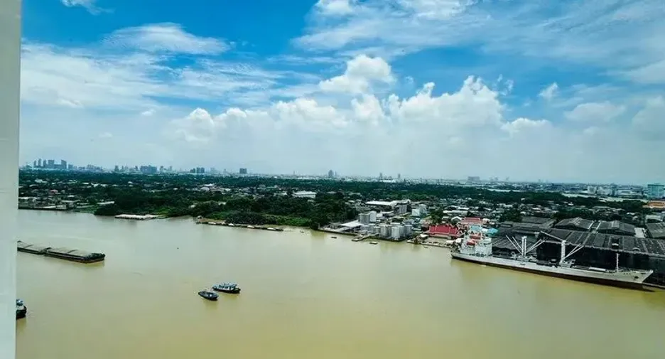 For rent 3 bedrooms condo in Yan Nawa, Bangkok