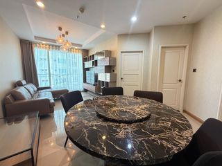 For rent 2 bedrooms condo in Huai Khwang, Bangkok