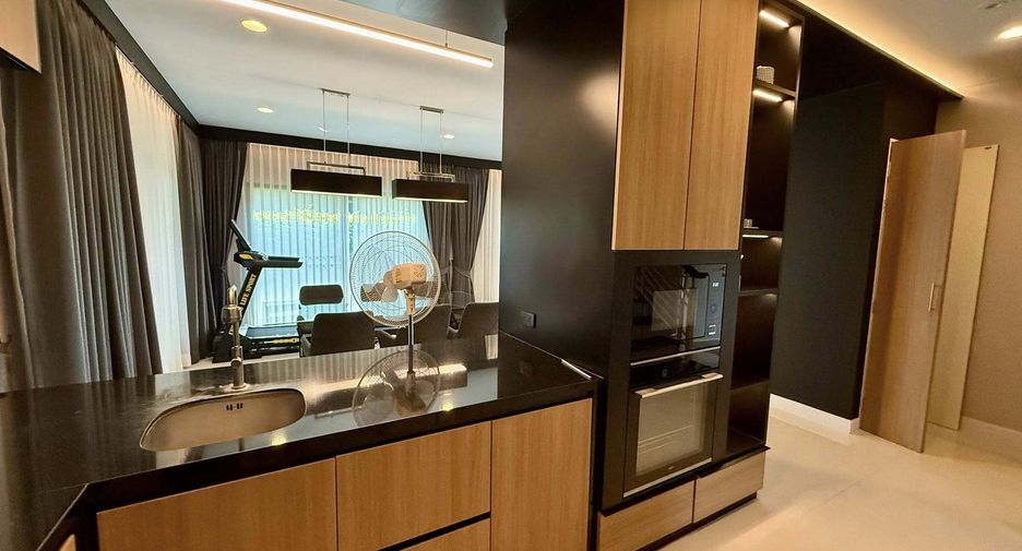 For rent 4 bedrooms house in Bang Kapi, Bangkok
