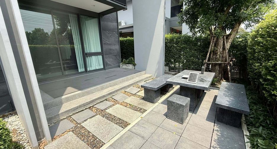 For rent 4 bedrooms house in Bang Kapi, Bangkok