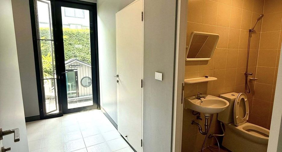 For rent 4 bedrooms house in Bang Kapi, Bangkok