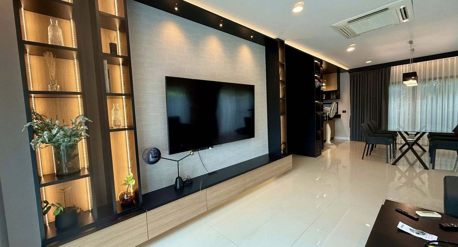 For rent 4 bedrooms house in Bang Kapi, Bangkok