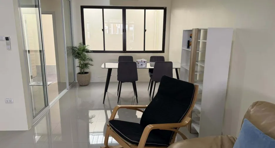 For rent 3 bedrooms house in East Pattaya, Pattaya