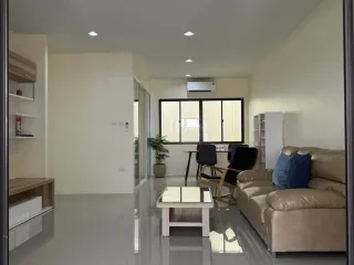 À louer 3 chambres maison à Bang Lamung, Chonburi