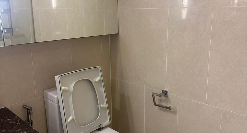 For sale 3 bedrooms condo in Khlong Toei, Bangkok