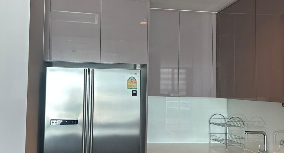 For sale 3 bedrooms condo in Khlong Toei, Bangkok