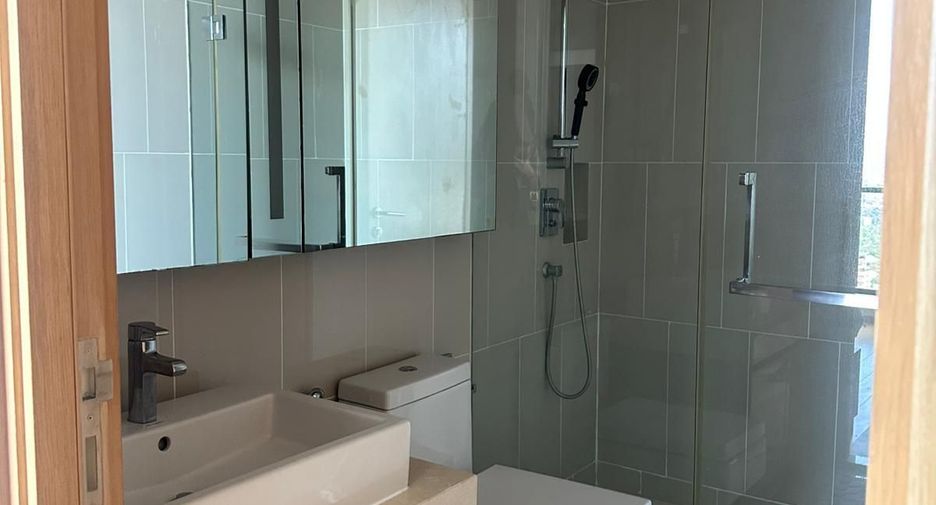 For sale 3 bedrooms condo in Khlong Toei, Bangkok