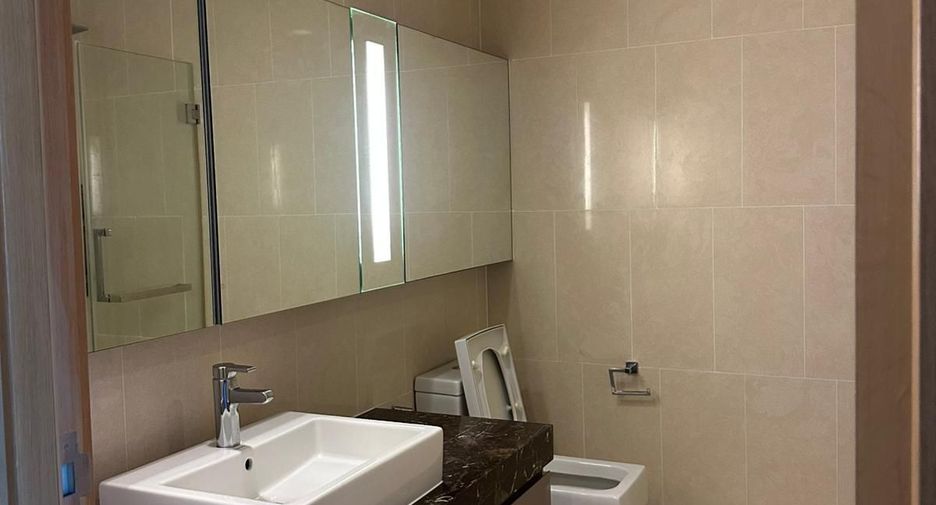 For sale 3 bedrooms condo in Khlong Toei, Bangkok