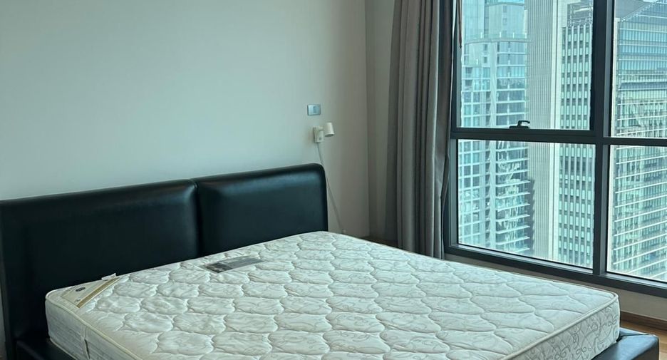 For sale 3 bedrooms condo in Khlong Toei, Bangkok