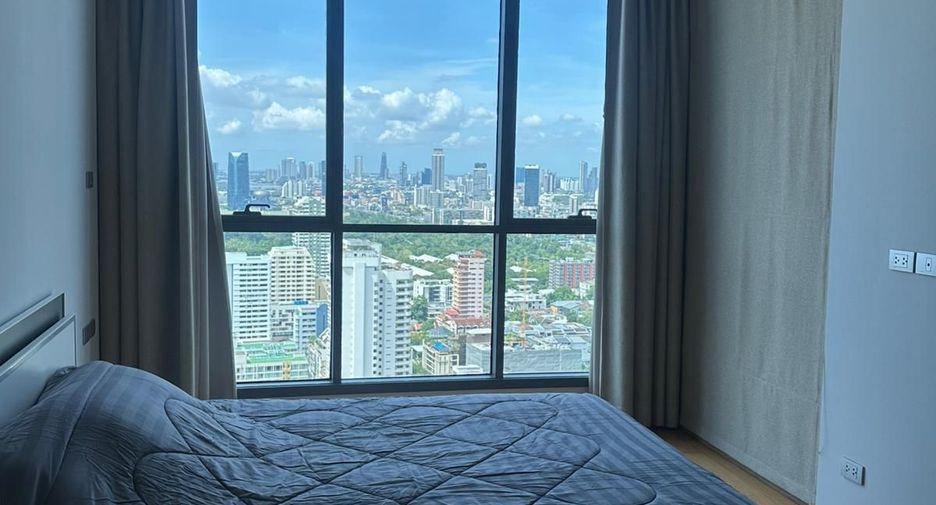 For sale 3 bedrooms condo in Khlong Toei, Bangkok